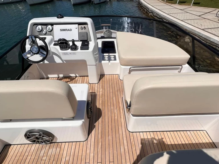 Bateau à moteur à louer à Sibenik au meilleur prix