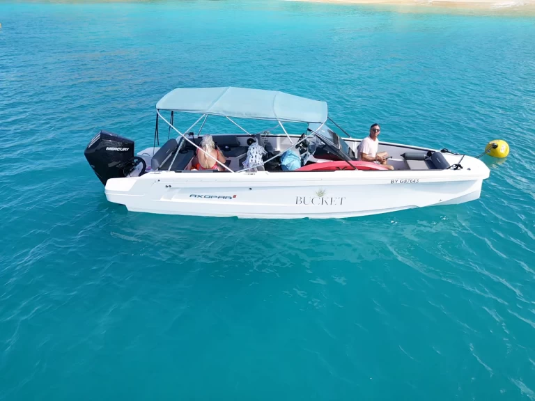 Louer Bateau à moteur avec ou sans skipper Axopar à Gustavia
