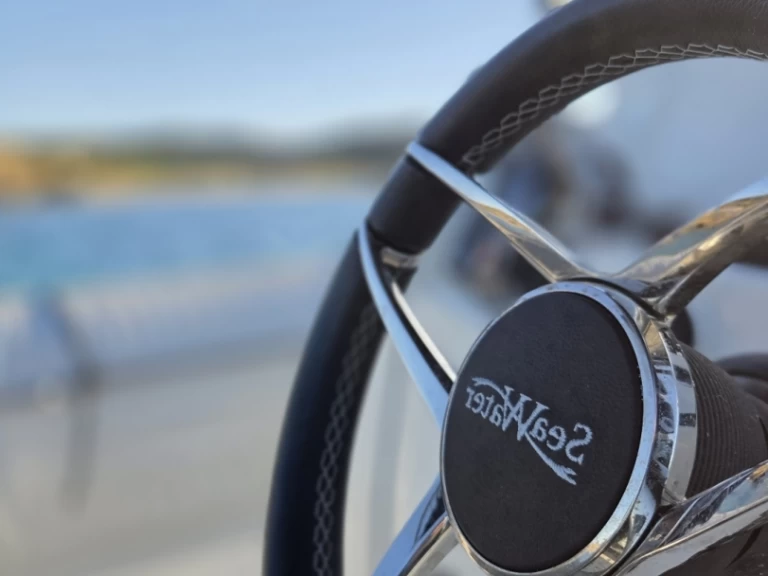 Louer Semi-rigide avec ou sans skipper Sea Water à Port de Cavalaire-sur-Mer