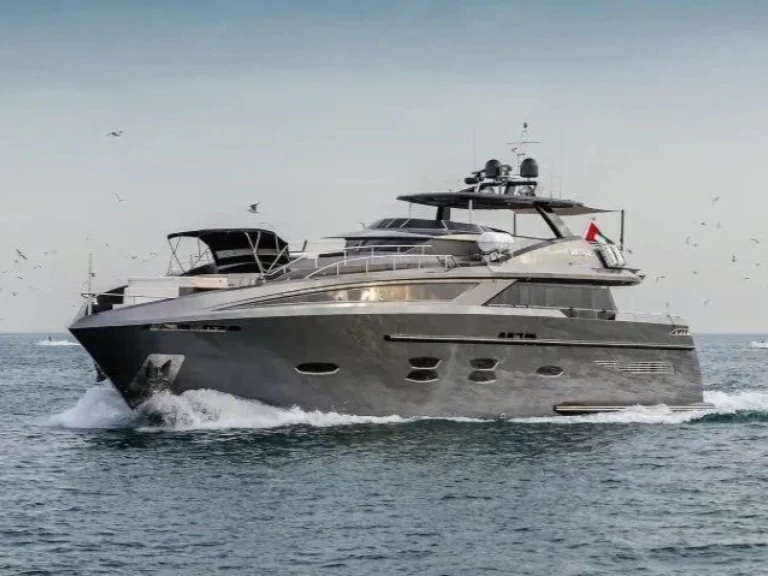 Louez un lOGOS 115 à Dubai Marina