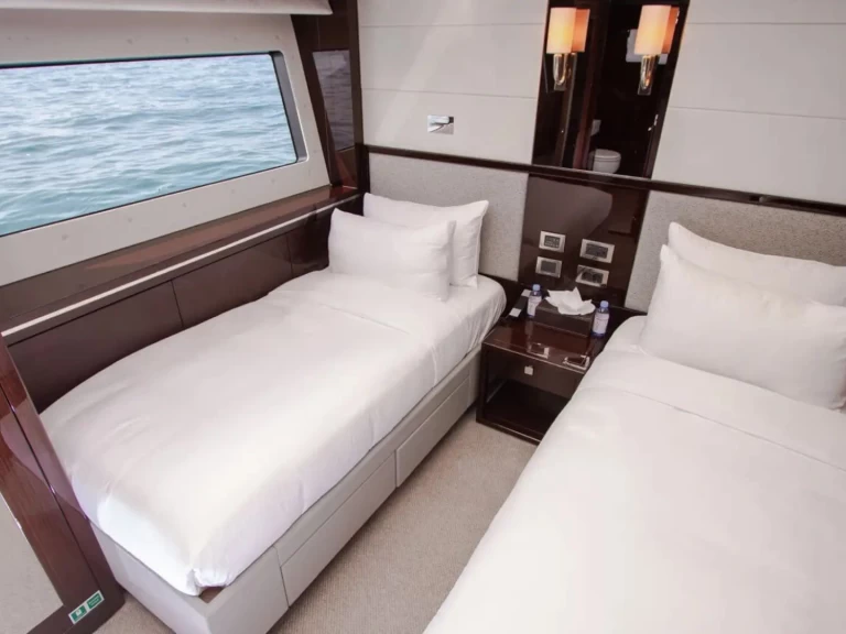Location Yacht à Dubai Marina - Sunseeker 116
