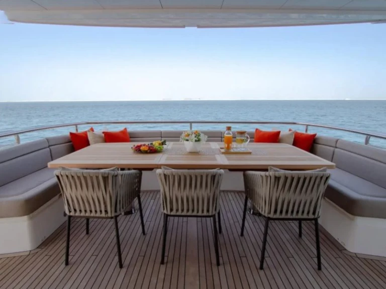 Sunseeker 116 a louer à Dubai Marina