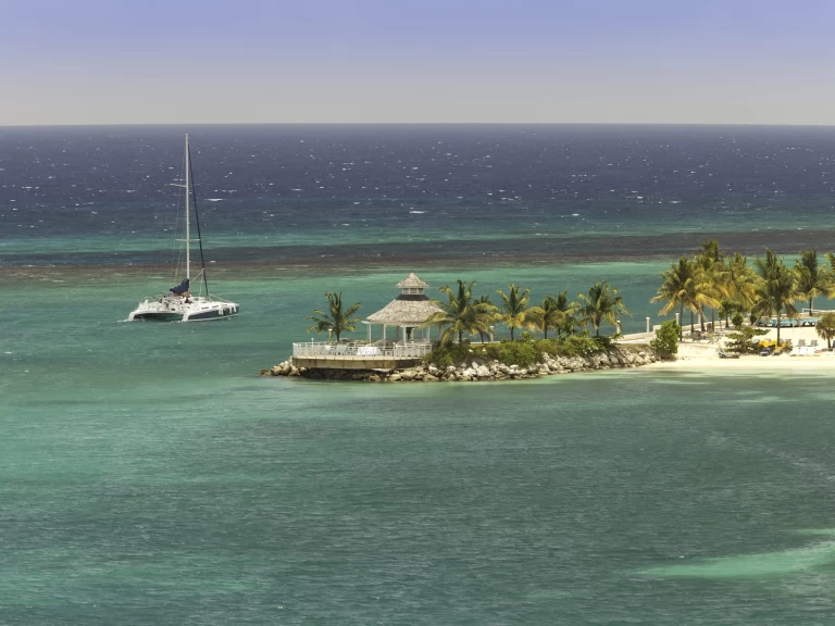 Location Catamaran Custom avec permis