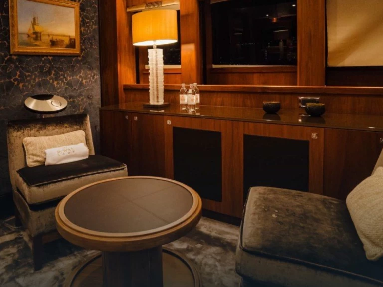 Sunseeker 131 a louer à Dubai Marina