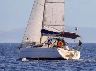 Sailboat hire in Agía Effimía - Jeanneau Sun Odyssey 33i