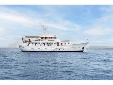 Yacht charter Castellammare di Stabia cheap Pacific Class 85