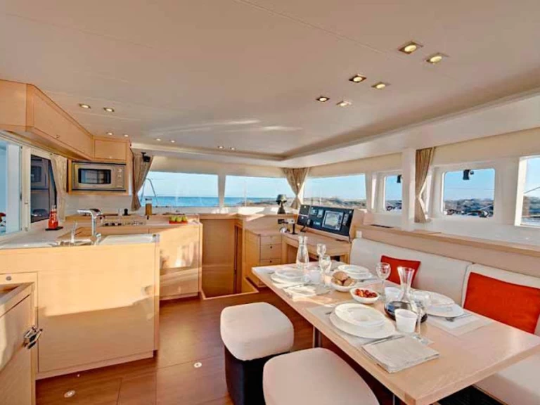 Louer Catamaran avec ou sans skipper Lagoon à Vlychada