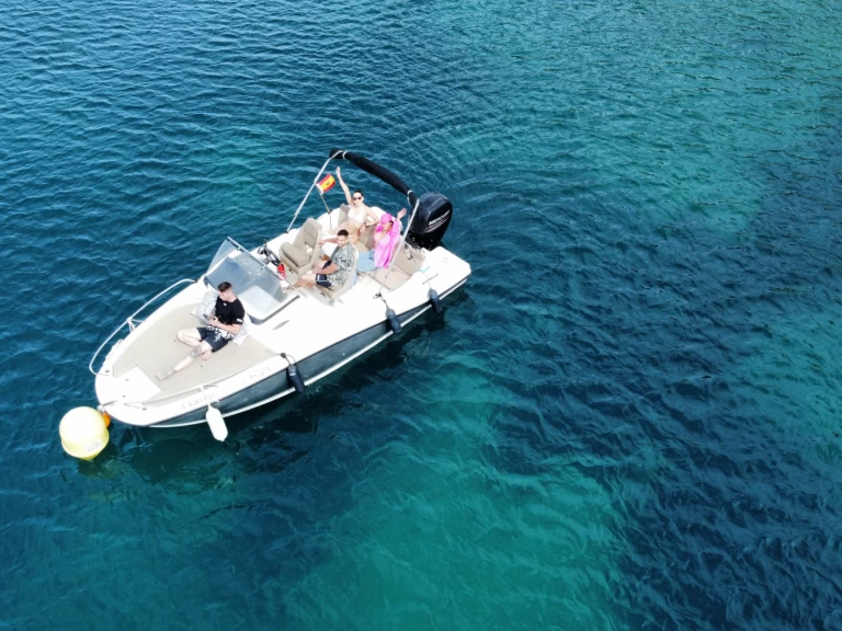 Location à Calp / Calpe - Quicksilver Activ 605 Sundeck sur SamBoat