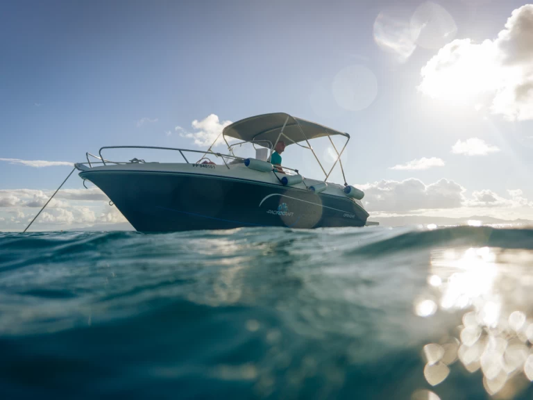 Location Bateau à moteur Pacific Craft avec permis