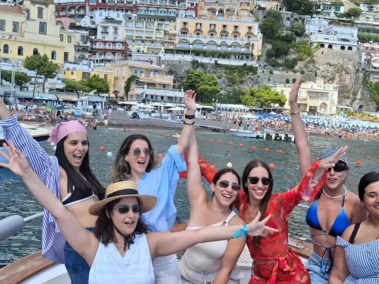 Location Bateau à moteur Tirrenia avec permis