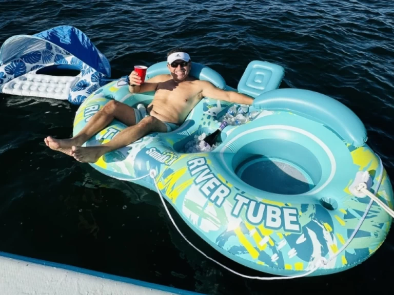 Louez un Sea Ray 450 express bridge à West Palm Beach