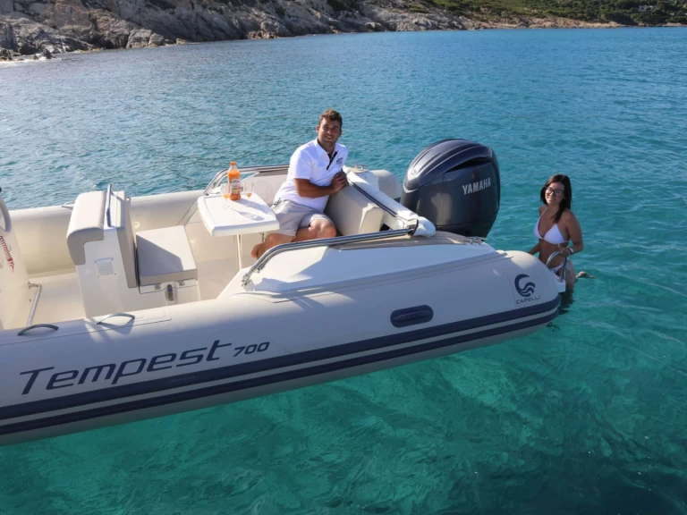 Location Semi-rigide à Marine de Sant'Ambrogio - Capelli Tempest 700 luxe 