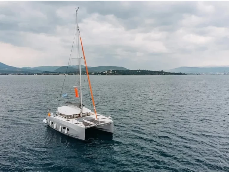 Louez un Excess Excess 11 à Nikiána