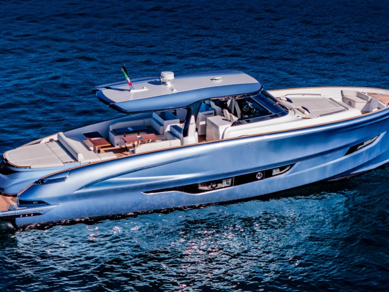 Location Yacht Solaris Power avec permis