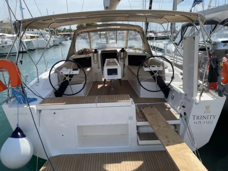 Location à Athènes - Dufour Dufour 430 Grand Large sur SamBoat