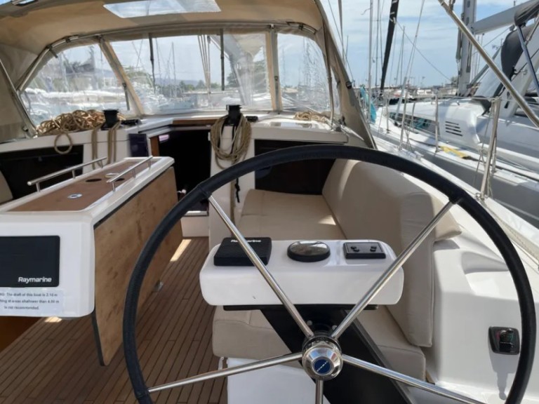Louez un Dufour Dufour 430 Grand Large à Athènes