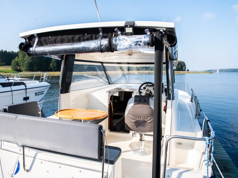 nautika 830 a louer à Ogonki