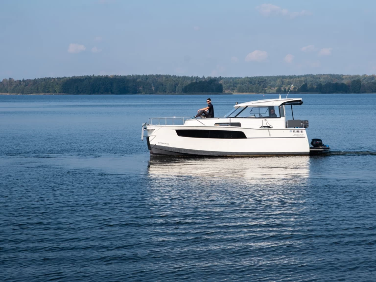 Location à Ogonki - nautika 830 sur SamBoat