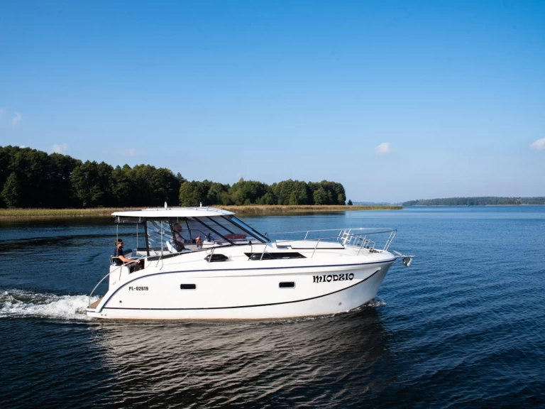 Location bateau Ogonki pas cher 860