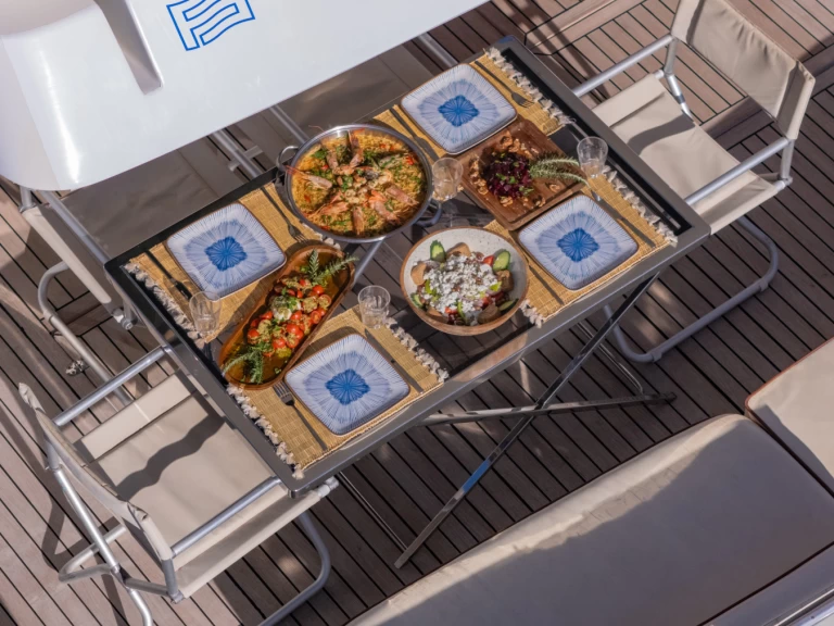 Location Bateau à moteur Ferretti avec permis