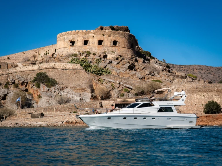 Location bateau Ferretti Altura 52 S à Agios Nikolaos sur Samboat