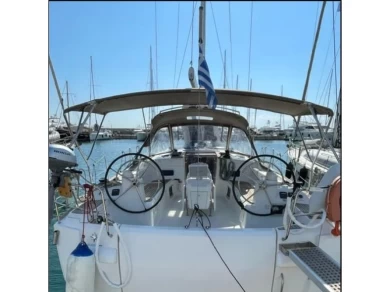 Sailboat for rent Álimos at the best price
