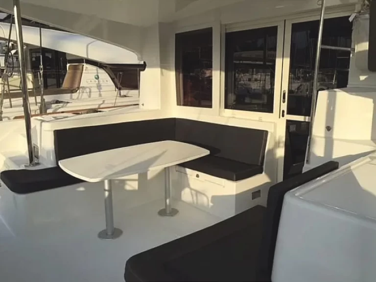 Location à Álimos - Lagoon Lagoon 40 sur SamBoat
