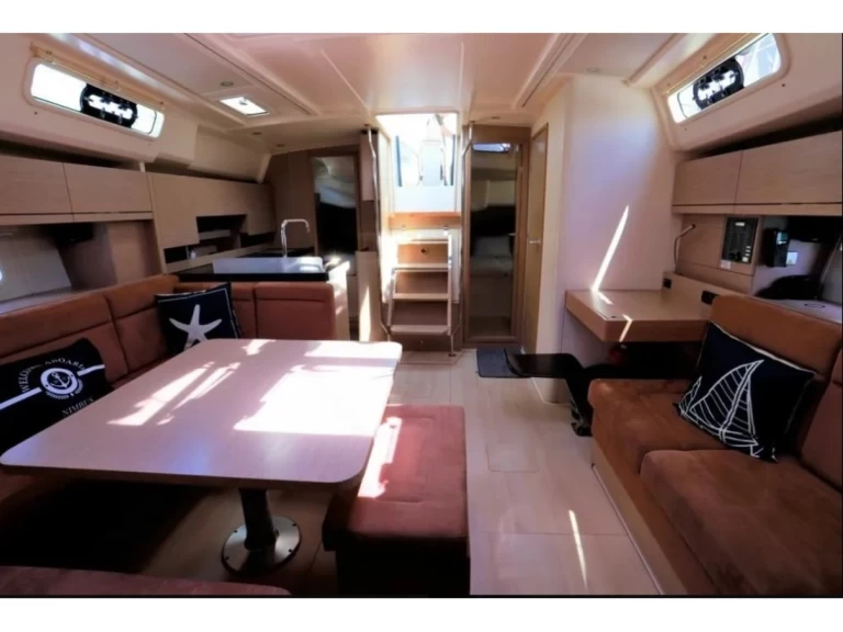 Louer Voilier avec ou sans skipper Hanse à Álimos