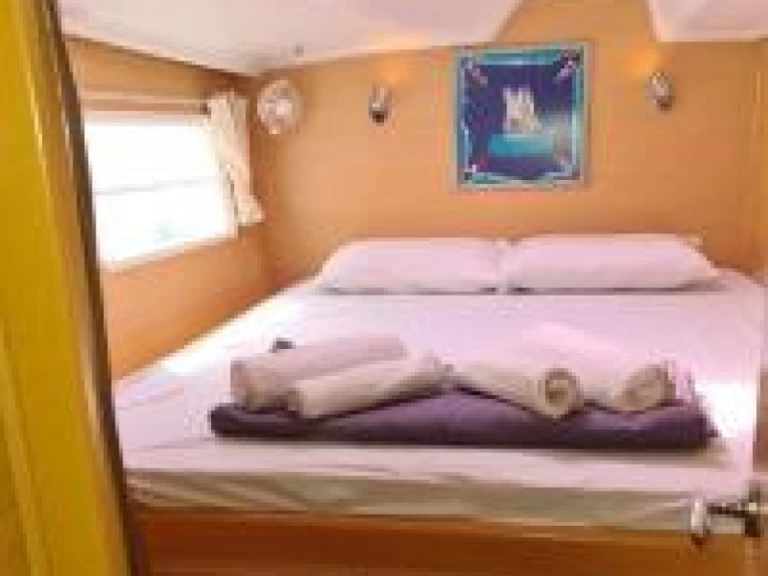 Location bateau Lagoon Lagoon 380 à Páleros sur Samboat