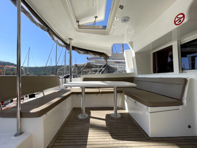 Location bateau Lagoon Lagoon 450 F à Álimos sur Samboat