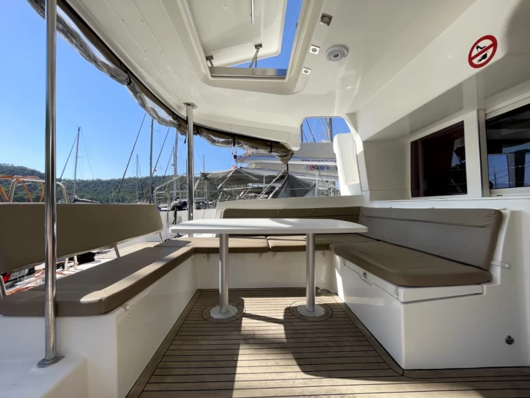 Location bateau Lagoon Lagoon 450 F à Álimos sur Samboat