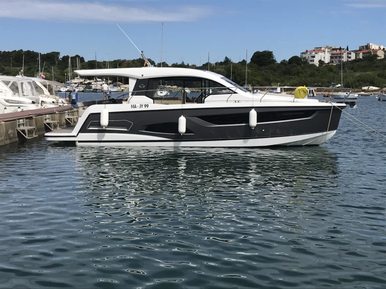 Sealine Sealine C390 a louer à Biograd na Moru