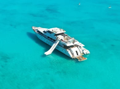 Luxury Yacht rental in Saint Martin - Hargrave BEACHFRONT