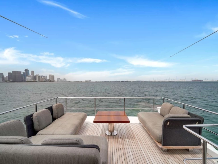 Location Yacht Azimut avec permis