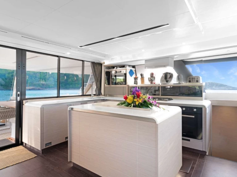 Location Yacht Fountaine Pajot avec permis