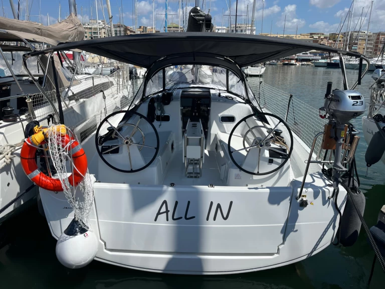 Location bateau Jeanneau Sun Odyssey 350 à Nettuno sur Samboat