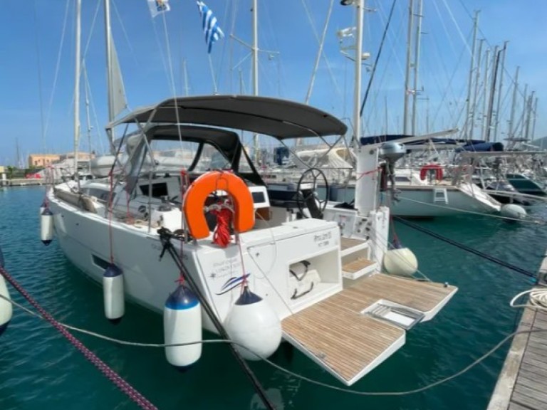 Location bateau Dufour Dufour 390 à Lefkáda sur Samboat