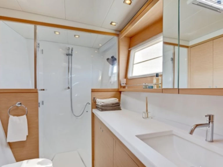 Catamaran à louer à Lávrio au meilleur prix