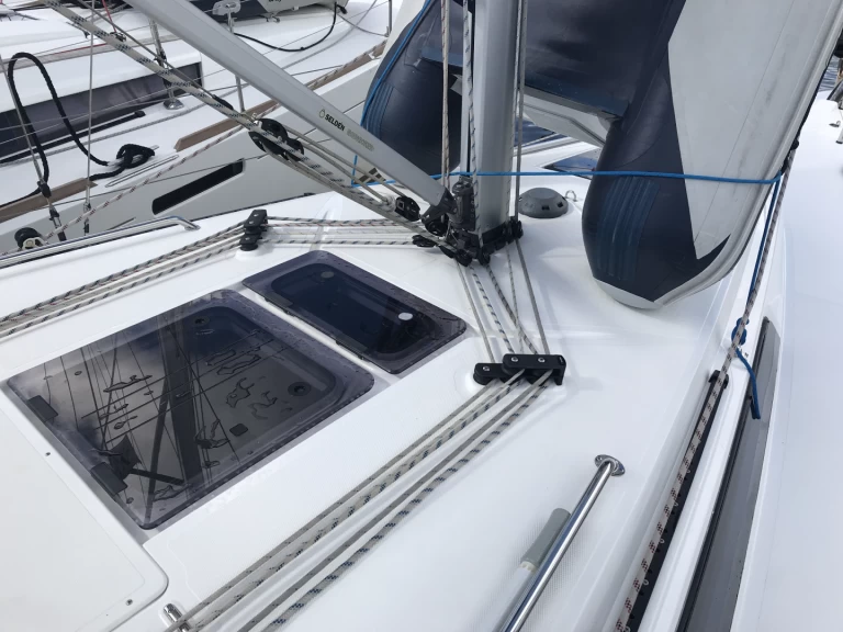 Location bateau Cugnana Verde pas cher Bavaria Cr 34