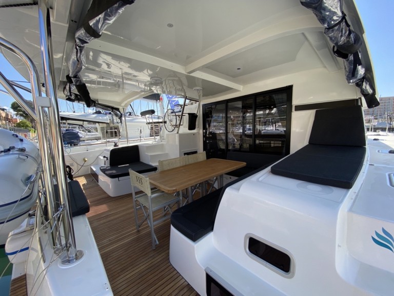 Catamaran à louer à Cugnana Verde au meilleur prix