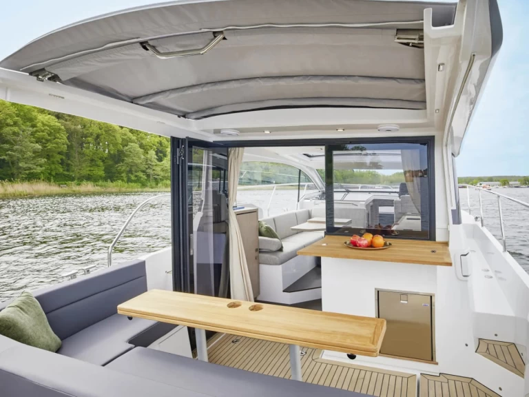 Sealine Sealine C335 a louer à Biograd na Moru