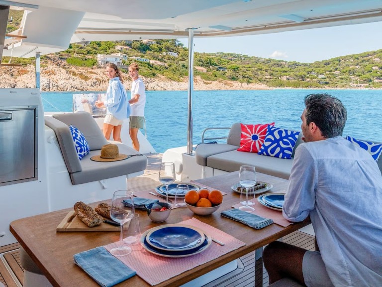 Location bateau Fountaine Pajot Fountaine Pajot FP 44 Quatuor - 4 + 2 cab. à Álimos sur Samboat