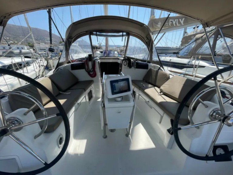 Location bateau Jeanneau Sun Odyssey 419 à Paros (Ile) sur Samboat