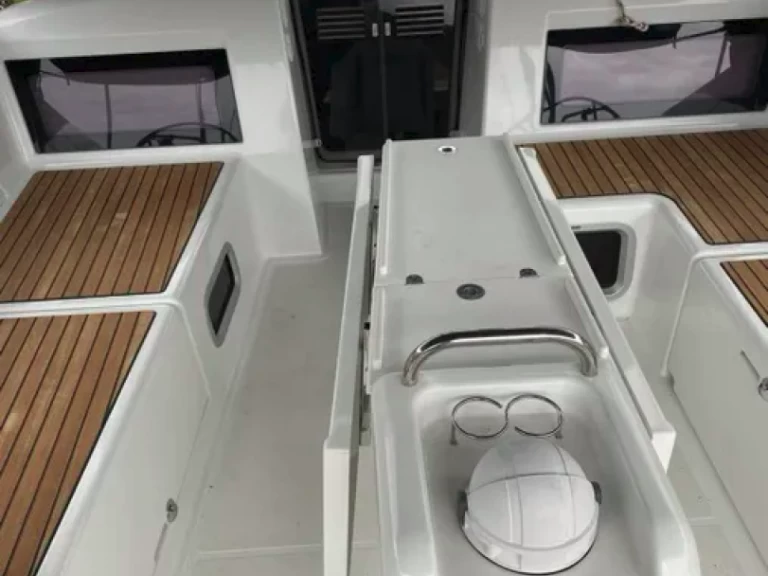 Location bateau Jeanneau Sun Odyssey 440 à Gouviá sur Samboat