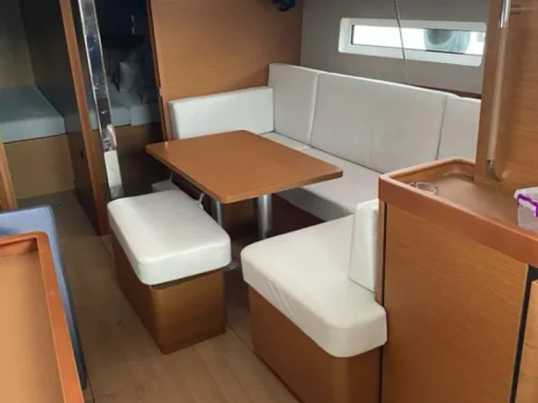 Louer Voilier avec ou sans skipper Jeanneau à Gouviá