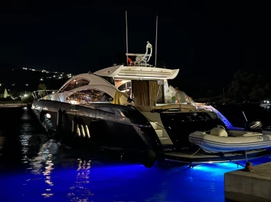 Yacht di lusso a noleggio a Glyfáda al miglior prezzo