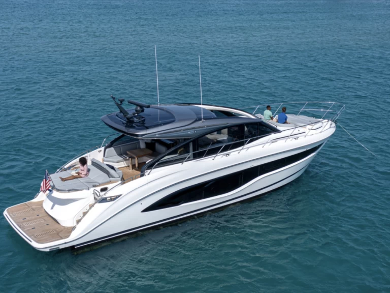 Princess Princess V55 a louer à Port de Saint Tropez