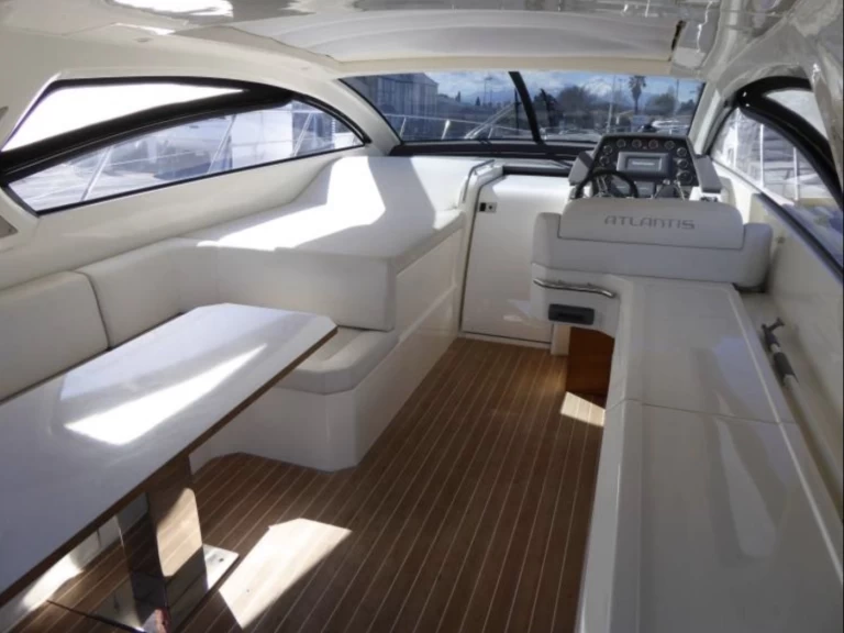 Azimut Atlantis 48 a louer à Port de Saint Tropez