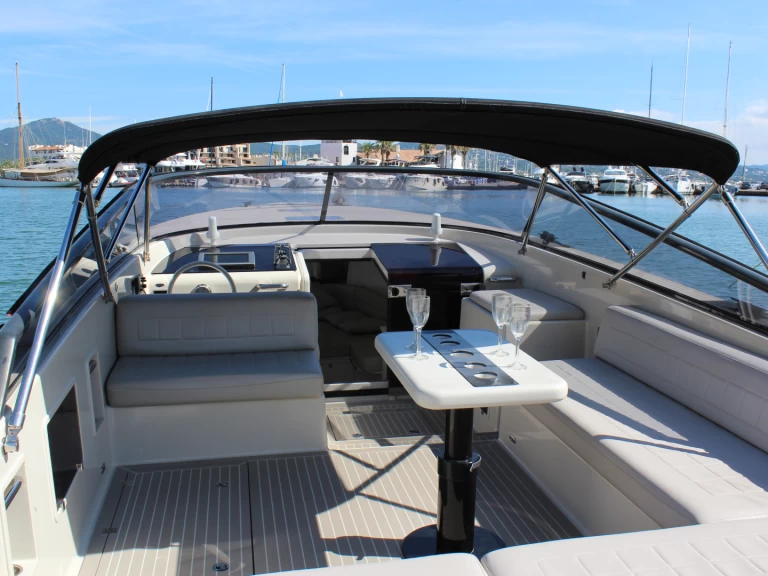 Location Bateau à moteur VanDutch avec permis