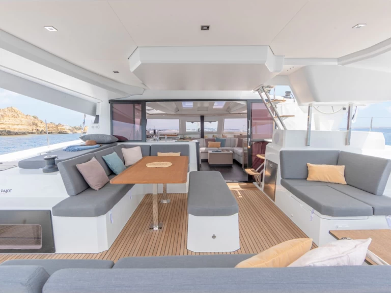 Louez un Fountaine Pajot Elba 45 à Ajaccio